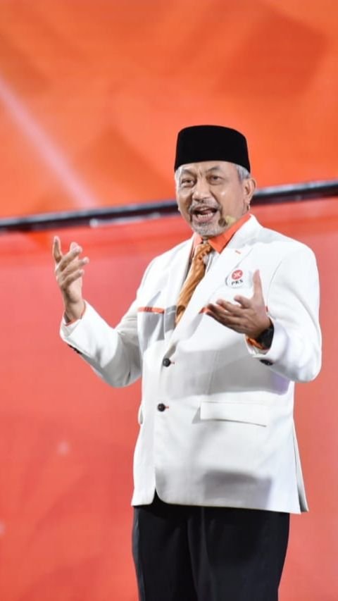 Viral Suara Merdu Presiden PKS saat Lagi Azan di Masjid, Latar Belakangnya Jadi Sorotan<br>