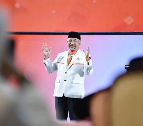 Viral Suara Merdu Presiden PKS saat Lagi Azan di Masjid, Latar Belakangnya Jadi Sorotan