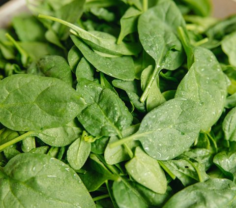 The Key to Always Fresh and Non-Blackened Spinach Dishes