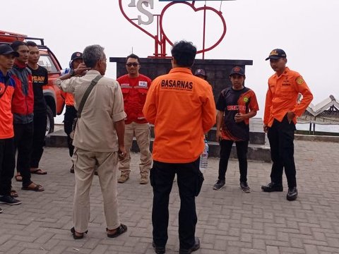 Nekat Mendaki Gunung Merapi, Warga Spanyol Kelelahan hingga Kehabisan Bekal