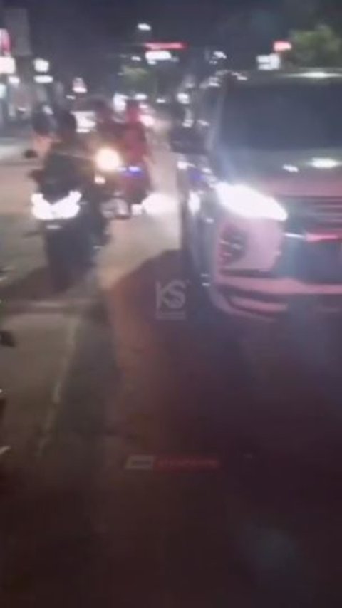 Pengemudi Pajero Arogan Terobos Lampu Merah & Diduga Acungkan Pistol ke Pemotor di Semarang, Ini Kata Polisi<br>