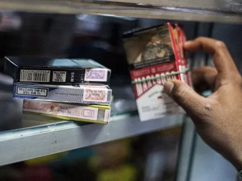 Banyak Orang Beralih Beli Rokok Murah Bikin Penerimaan Cukai Lesu