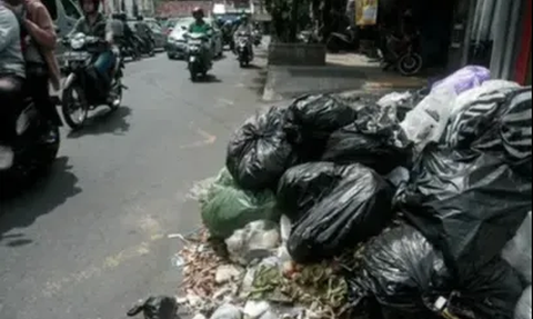 Sampah Menumpuk di Pasar Kutabumi Bikin Warga Jengkel, Tak Diangkut Karena Dinas Kebersihan Diperiksa Polisi