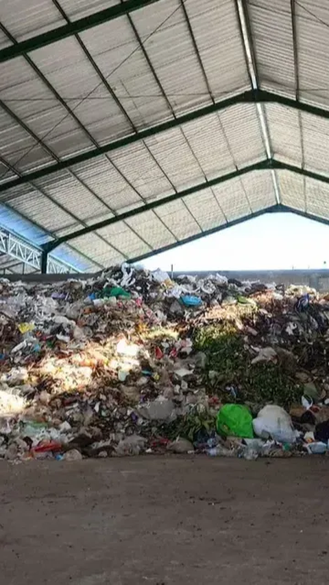 Sampah Menumpuk di Pasar Kutabumi Bikin Warga Jengkel, Tak Diangkut Karena Dinas Kebersihan Diperiksa Polisi<br>