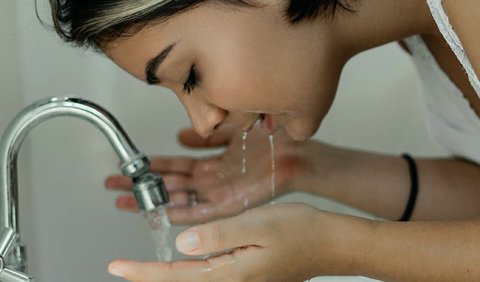 2. Rinse face with warm water.