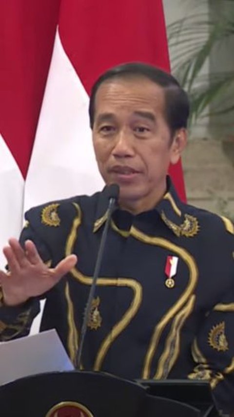 Jokowi kemudian meminta agar para gubernur, bupati, dan wali kota se-Indonesia untuk memperbaiki jalan yang rusak agar tak menghambat penyaluran logistik.<br>