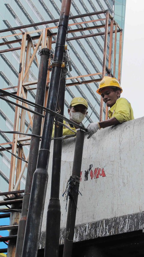 Penertiban dan penataan jaringan kabel utilitas ini dilakukan dengan memutus dan merapikan kabel - kabel yang semrawut.<br>