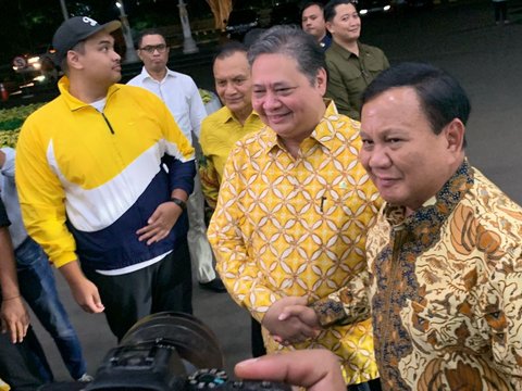 Ketum KIM Kumpul di Golkar, Airlangga Sapa Prabowo: Wih Konsisten Pakai Kuning