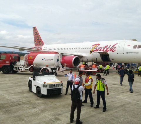 Pesawat Mati Lampu dan AC hingga Ricuh Penumpang saat Mendarat, Ini Penjelasan Batik Air