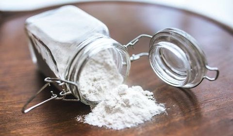 1. Baking Soda: Senjata Ampuh Penghilang Bau Badan