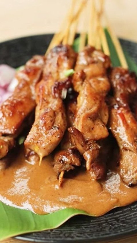 1. Sate Ayam Senayan