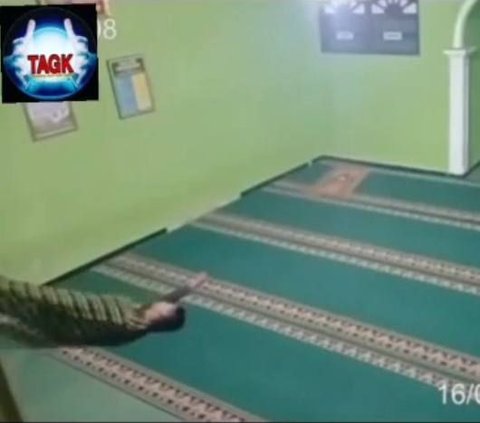 CCTV Recording of the Moment a Man is Dragged by an Invisible Creature While Sleeping in a Mosque, Confusion Ensues When He's Already Outside