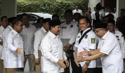 Selain itu, Yusril juga berpandangan perlu adanya menciptakan kestabilan politik dalam negeri untuk pembangunan ekonomi.<br>