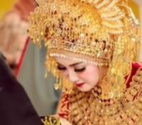 No Need to Overthink, This Bride Compares Her Own Choice of Makeup with Her Mother-in-Law's, Everything Meets Expectations