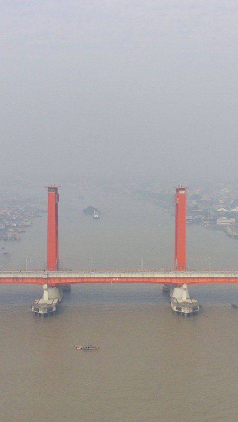 FOTO: Penampakan Palembang Dikepung Pekatnya Kabut Asap Kebakaran Hutan