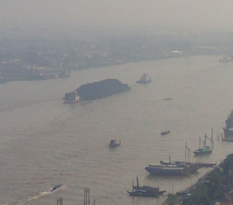 FOTO: Penampakan Palembang Dikepung Pekatnya Kabut Asap Kebakaran Hutan