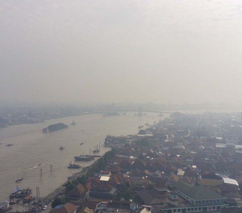 FOTO: Penampakan Palembang Dikepung Pekatnya Kabut Asap Kebakaran Hutan