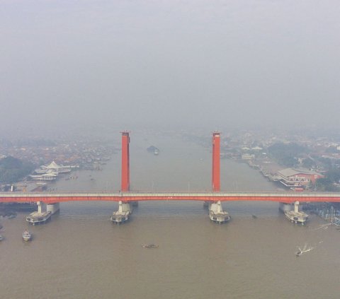 FOTO: Penampakan Palembang Dikepung Pekatnya Kabut Asap Kebakaran Hutan