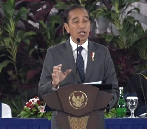 Jokowi Minta Akademisi Tak Alergi AI: Teknologi Tidak akan Bisa Kalahkan Manusia