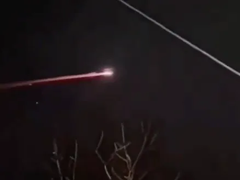 Viral Video Meteor Jatuh Melintas di Pulau Jawa, Berikut Faktanya