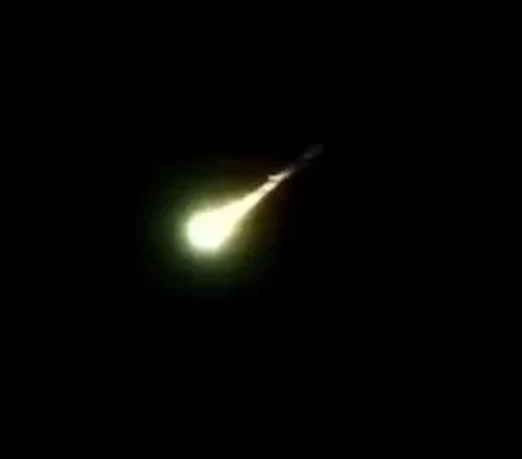 Viral Video Meteor Jatuh Melintas di Pulau Jawa, Berikut Faktanya