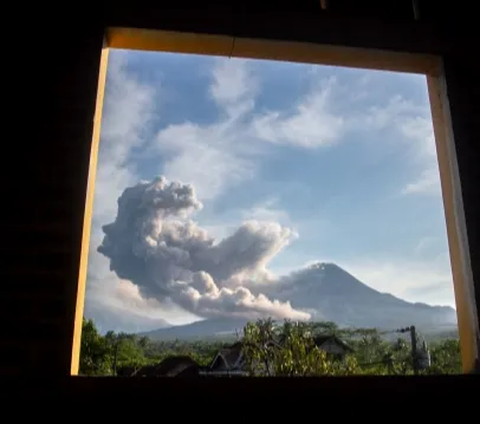 Gunung Merapi Erupsi Lagi, Muntahkan Lava Pijar Sejauh 1.500 Meter