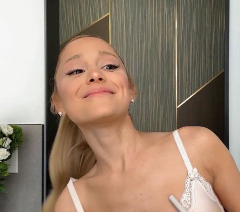 Ariana Grande Reveals No Longer Using Fillers and Botox While Holding Back Tears