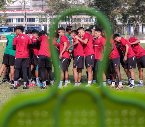 Timnas Indonesia U-24 melakukan latihan terakhir jelang bertolak ke Jinhua, China, pada Asian Games 2022. Latihan tersebut digelar di Lapangan A, Kompleks Gelora Bung Karno (GBK), Jakarta, Jumat (15/9/2023) pagi WIB.