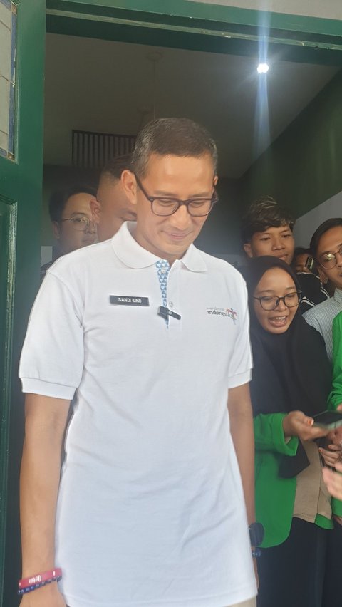 Reaksi Sandiaga Ganjar Mesra dengan Mahfud MD<br>