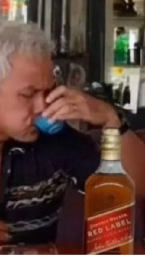 Hoaks Foto Ganjar Lagi Minum Alkohol, Simak Faktanya<br>