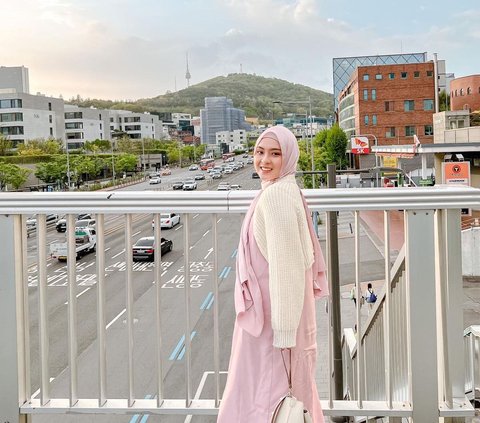 See Indonesian Hijaber's Autumn Style in South Korea