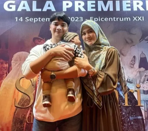 Peek at the Lineup of Artists Attending the Premiere of the Movie Sahdu, Henny Rahman and Alvin Faiz Crying