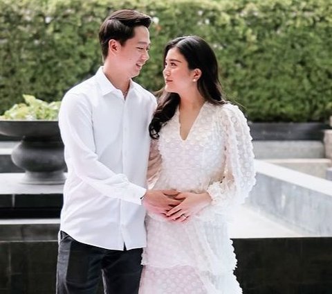 Peek at the Luxurious Baby Moon Portraits of Valencia and Kevin Sanjaya in Europe