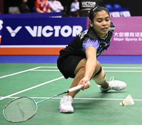 Tunggal putri Indonesia, Gregoria Mariska Tunjung membuat kejutan setelah menumbangkan sang juara Olimpiade yang juga unggulan ketiga asal Spanyol, Carolina Marin, pada perempat final Hong Kong Open 2023, Jumat (15/9/2023).