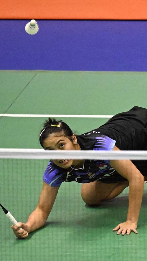 Gregoria menang dalam dua gim langsung 21-9, 21-18.