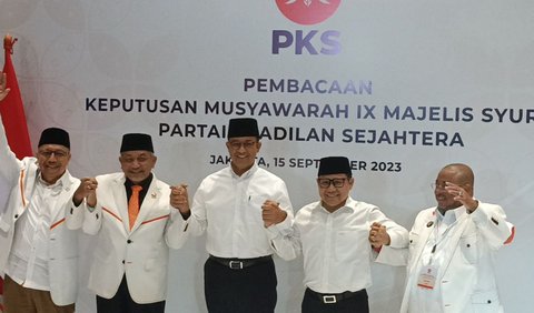 Presiden PKS Ahmad Syaikhu membacakan hasil keputusan Musywarah IX Majelis Syura Partai Keadilan Sejahtera (PKS). 