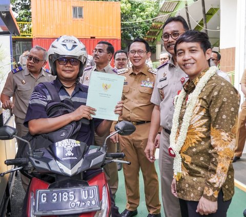 Wamen Raja Juli Serahkan Sertifikat Hak Pengelolaan Badan Pelaksana Otorita Labuan Bajo