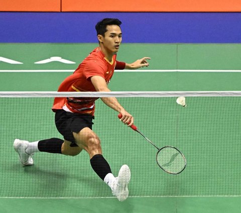 Tunggal putra Indonesia, Jonatan Christie berhasil lolos ke semifinal Hong Kong Open 2023 usai menaklukkan jagoan Chinese Taipei, Lee Chia Hao, di Hong Kong Coliseum, Jumat (15/9/2023).