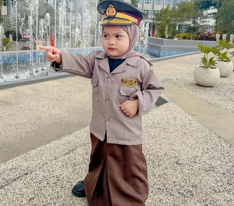 Baju anak unik merupakan bisnis baju anak, dan dinamakan unik karena konsepnya yang memang unik yakni memproduksi kebaya, seragam sekolah atau profesi seperti polisi yang bisa digunakan oleh anak mulai dari usia balita.