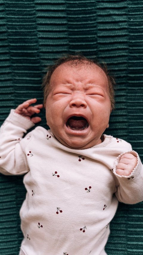 Viral Bayi Dikerokin Sampai Merah, Meski Pakai Bawang, Berbahayakah? Ini Kata Pakar