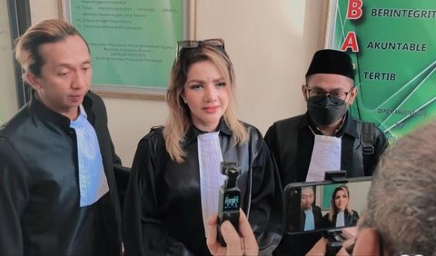 Barbie mengaku belum berkenan menyebut identitas selebgram maupun artis yang menggunakan jasanya karena belum mendapat kuasa secara resmi.