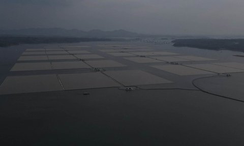 FOTO: Ini Penampakan PLTS Terbesar se-Asia Tenggara, Terbentang di Permukaan Waduk Cirata Purwakarta