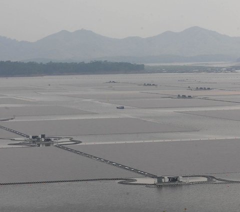 FOTO: Ini Penampakan PLTS Terbesar se-Asia Tenggara, Terbentang di Permukaan Waduk Cirata Purwakarta