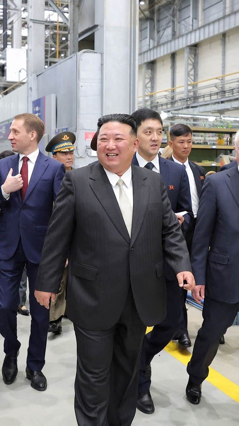Dalam kunjungan tersebut Kim Jong-un dibuat terkagum-kagum dengan perkembangan teknologi penerbangan Rusia.