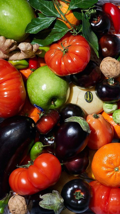 Mengonsumsi sayur dan buah dalam kondisi mentah dapat mempertahankan kandungan nutrisinya yang optimal.