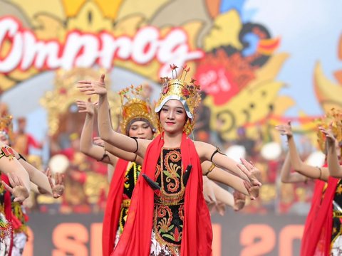 Ada Atraksi Udara TNI AU, Festival Gandrung Sewu Hipnotis Ribuan Wisatawan