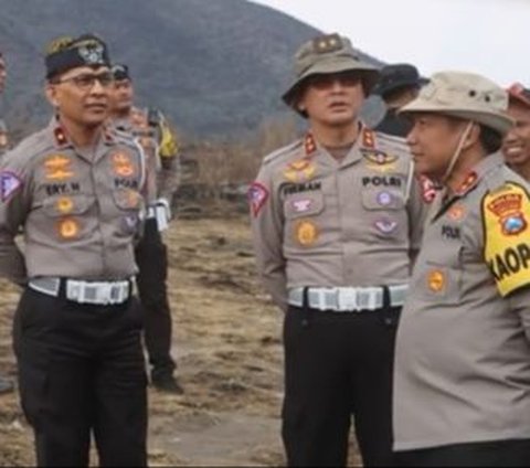 Gagah Berseragam, Tiga Jenderal Polri Kumpul di Padang Savana Gunung Bromo, Ada Apa?