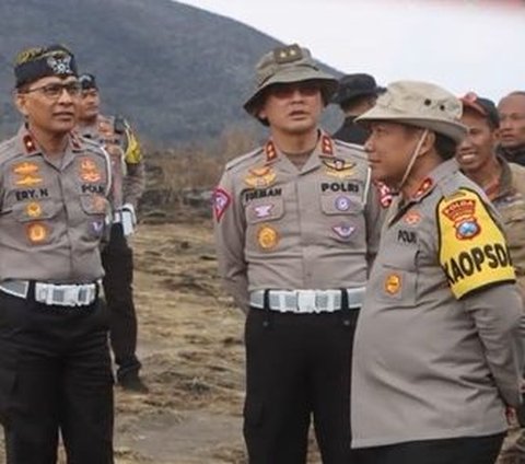 Gagah Berseragam, Tiga Jenderal Polri Kumpul di Padang Savana Gunung Bromo, Ada Apa?