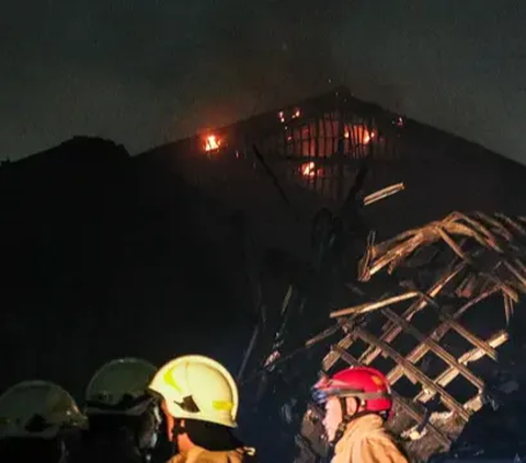 Sayangnya, museum pertama dan terbesar di Asia Tenggara ini mengalami kebakaran kemarin malam, Sabtu (16/9).