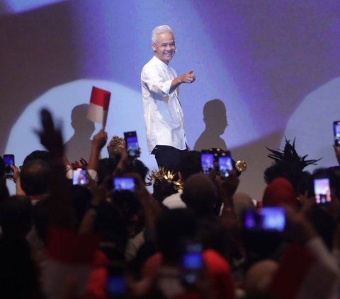 Bakal Calon Presiden dari PDIP Ganjar Pranowo menghadiri acara Forum Alumni Perguruan Tinggi se-Indonesia  di Jakarta Theater, Jakarta, pada Minggu (17/9/2023).